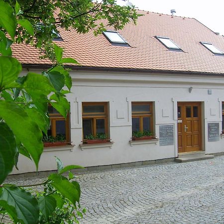 Penzion a CaféRestaurant U lávky Chrudim Esterno foto
