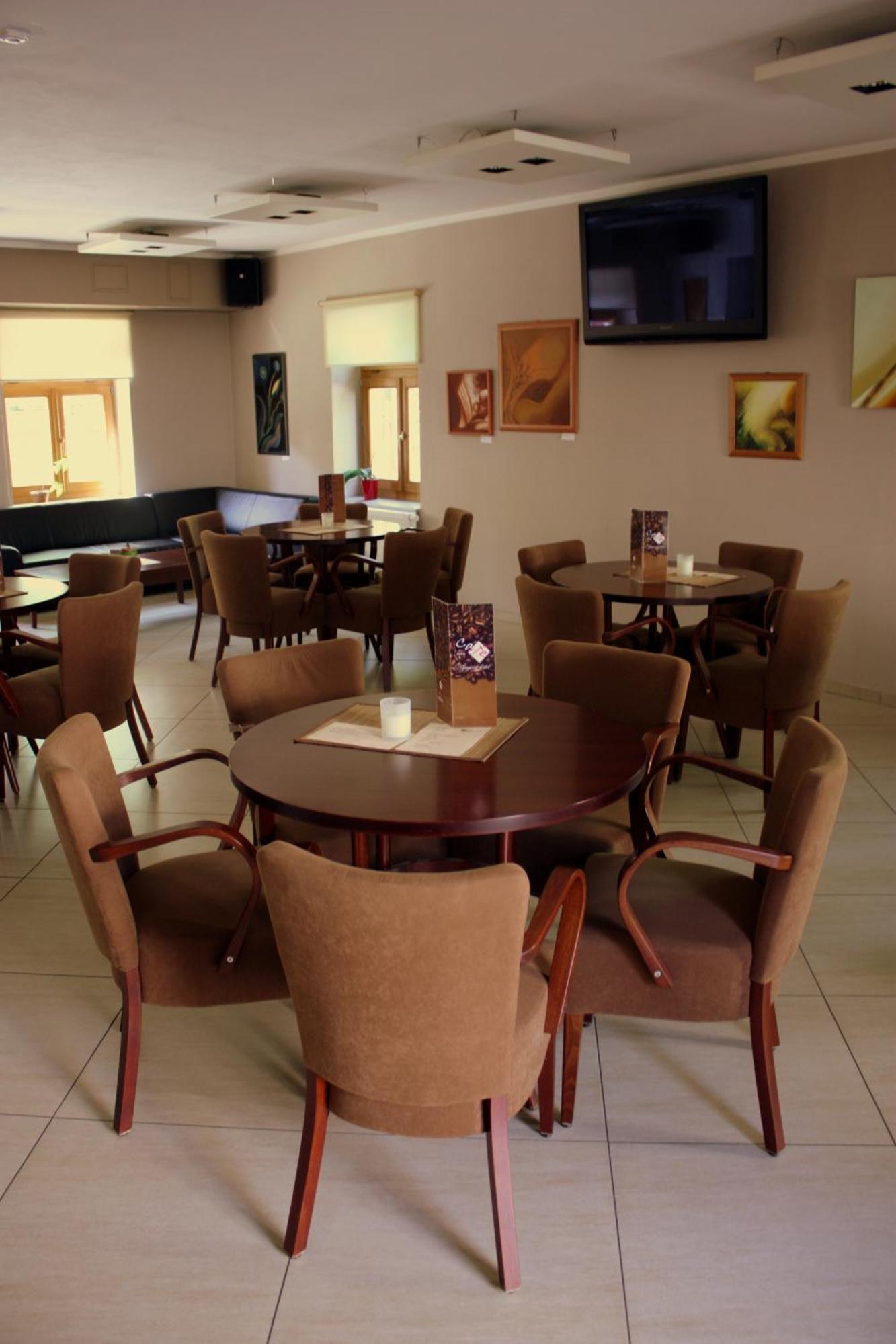 Penzion a CaféRestaurant U lávky Chrudim Esterno foto